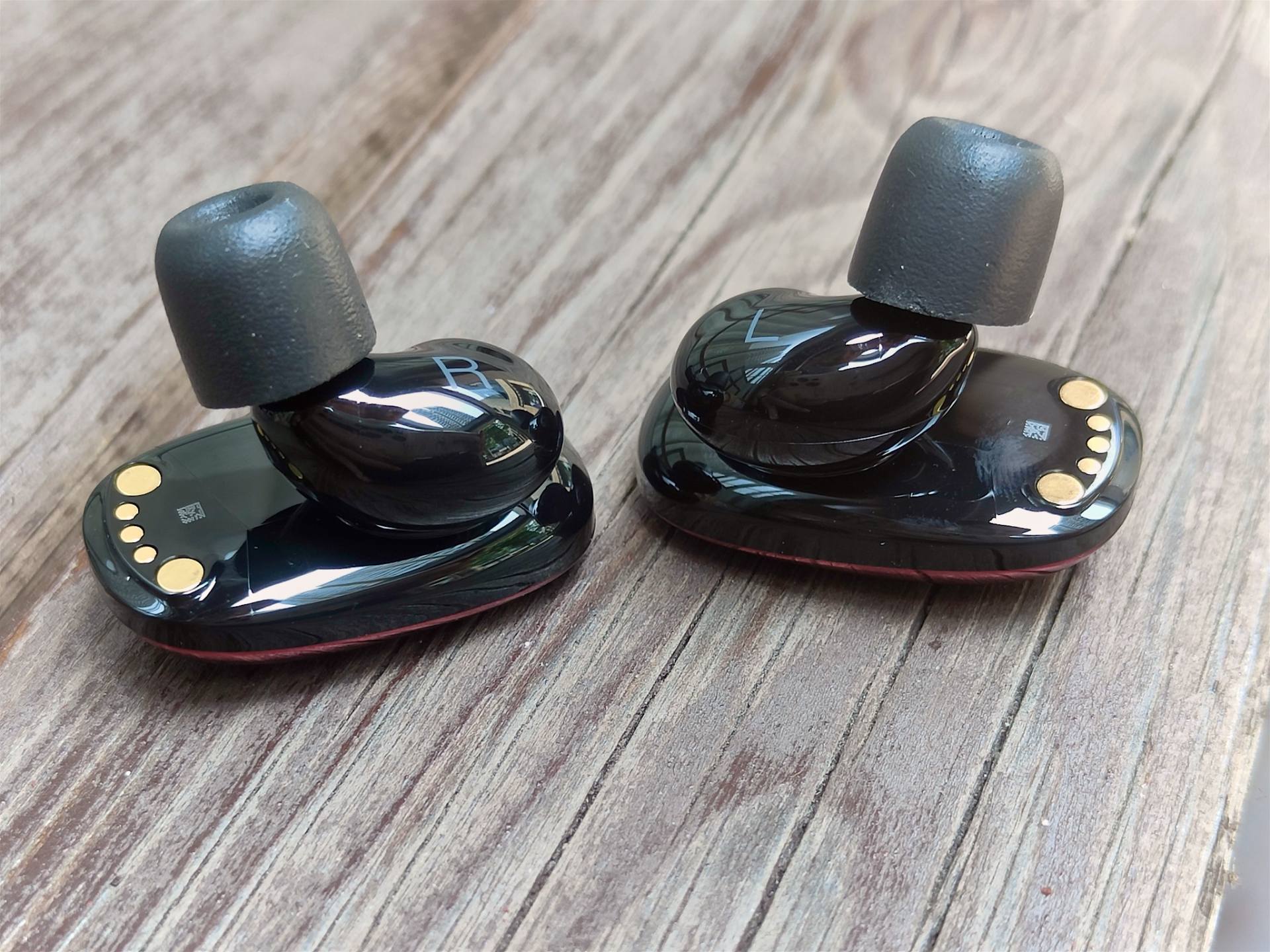 HiFi真无线耳机大乱斗！拜雅、舒尔、声阔、BW参战