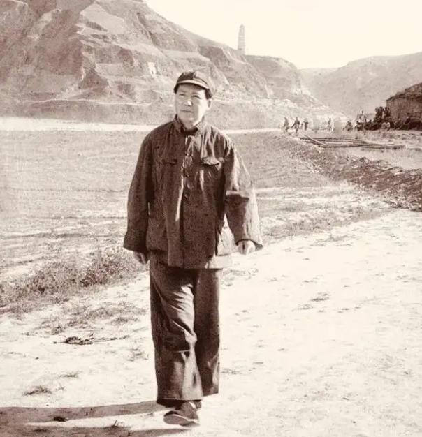 1976年毛主席逝世，世界为之震动！美国、日本及巴铁都有何反应？