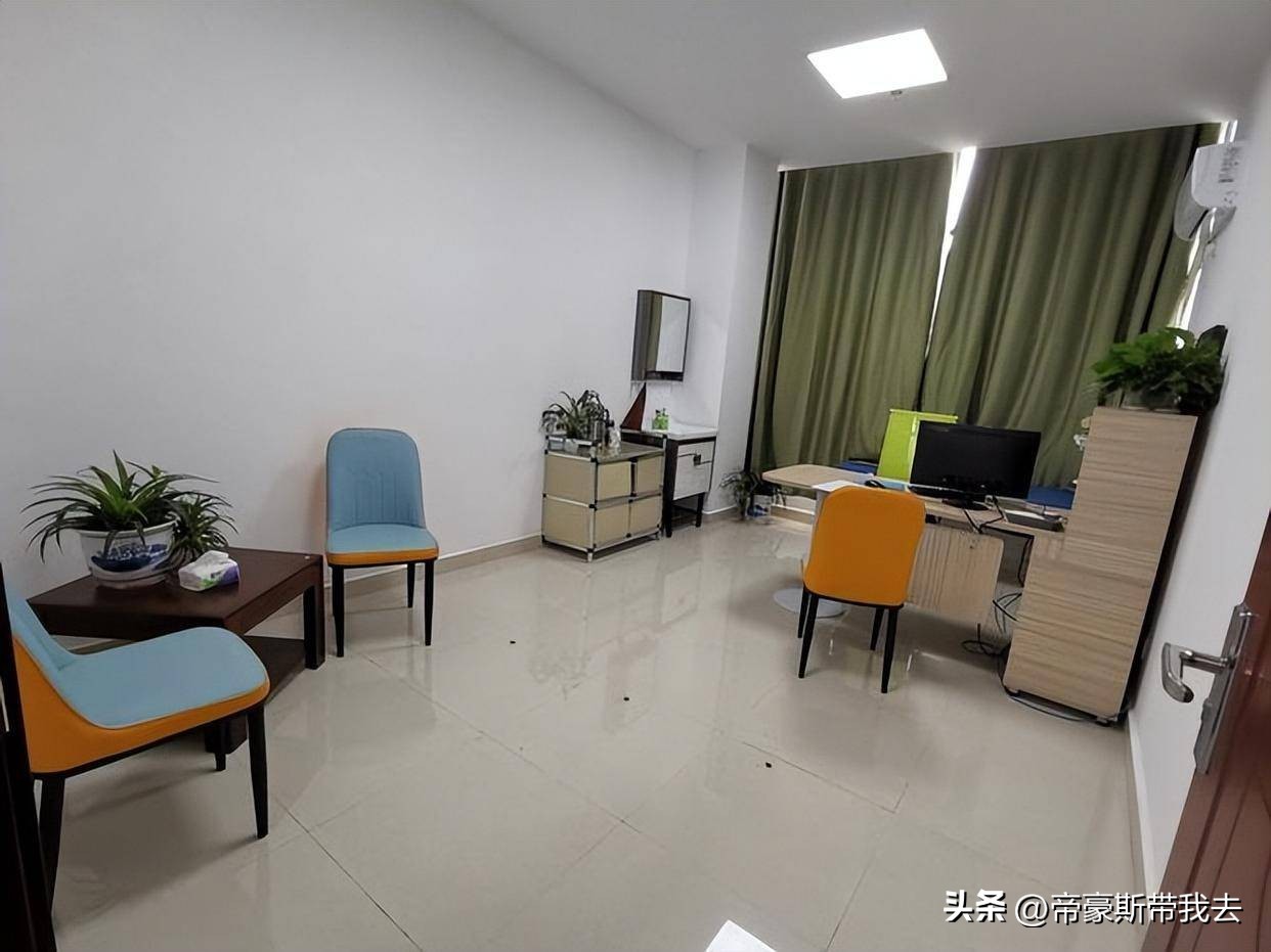 中国的演员·张咏华在登山时因心脏病突发去世