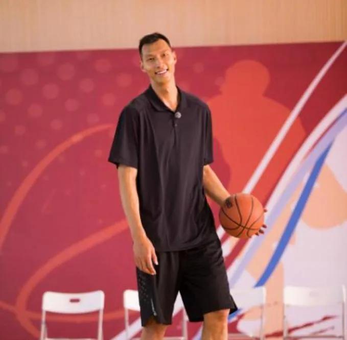 易建联是男篮历史第二人,易建联是男篮承上启下的人物