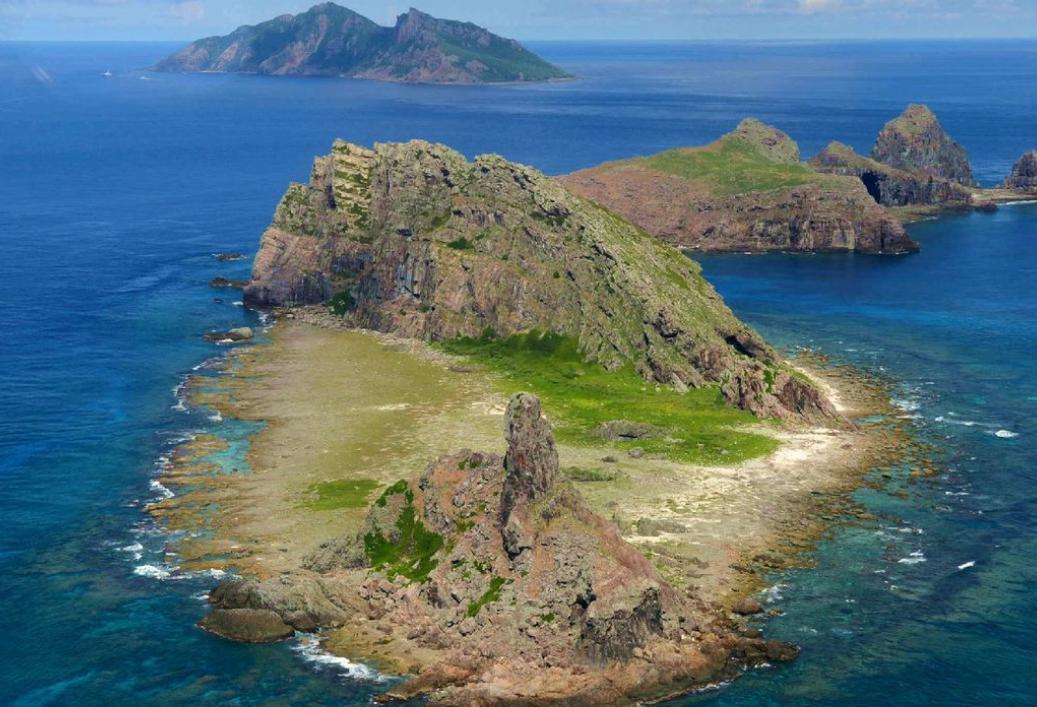 日本船只强闯我*鱼岛钓**领海，中方强力出手将其驱离，日方抗议无效