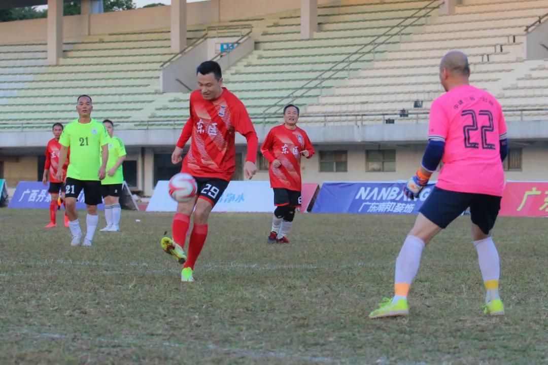 吴坪枫郜林,中山球员吴坪枫