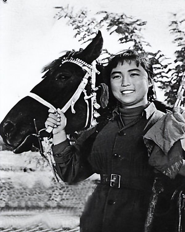 国产电影青松岭全剧,电影青松岭为什么有两个版本