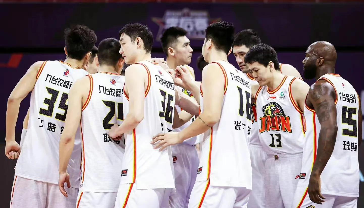 吉林东北虎惜败广东华南虎,东北虎击败虎王