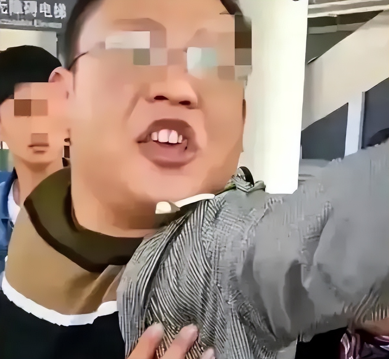 高铁打人夫妻会不会被开除,高铁打人夫妻身份曝出