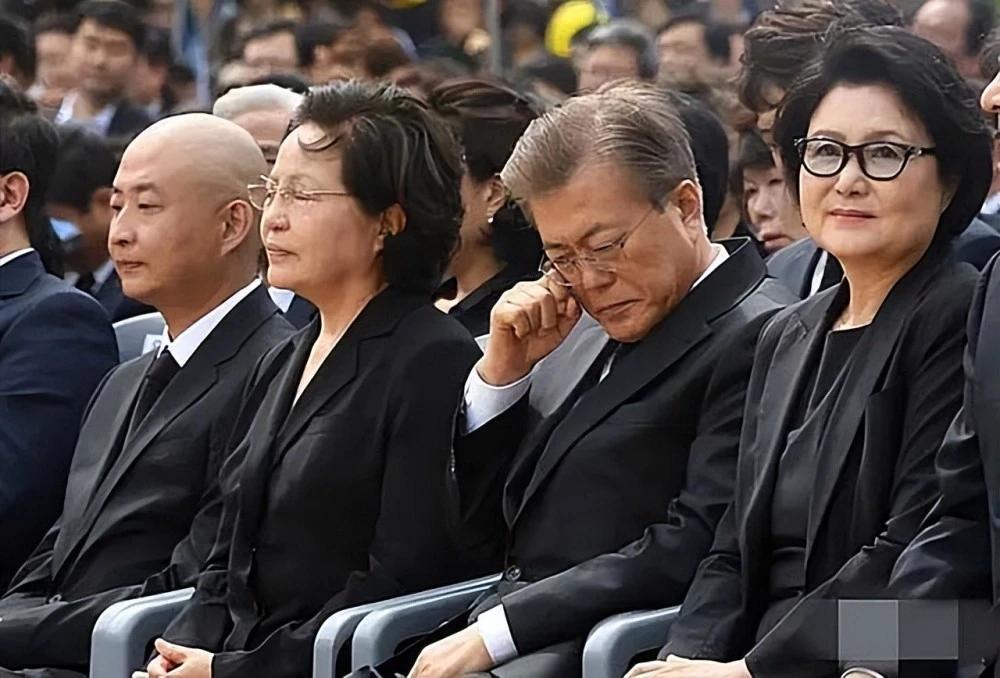 09年韩国前总统卢武铉跳崖自杀后，儿子赴中发展，女儿被捕入狱