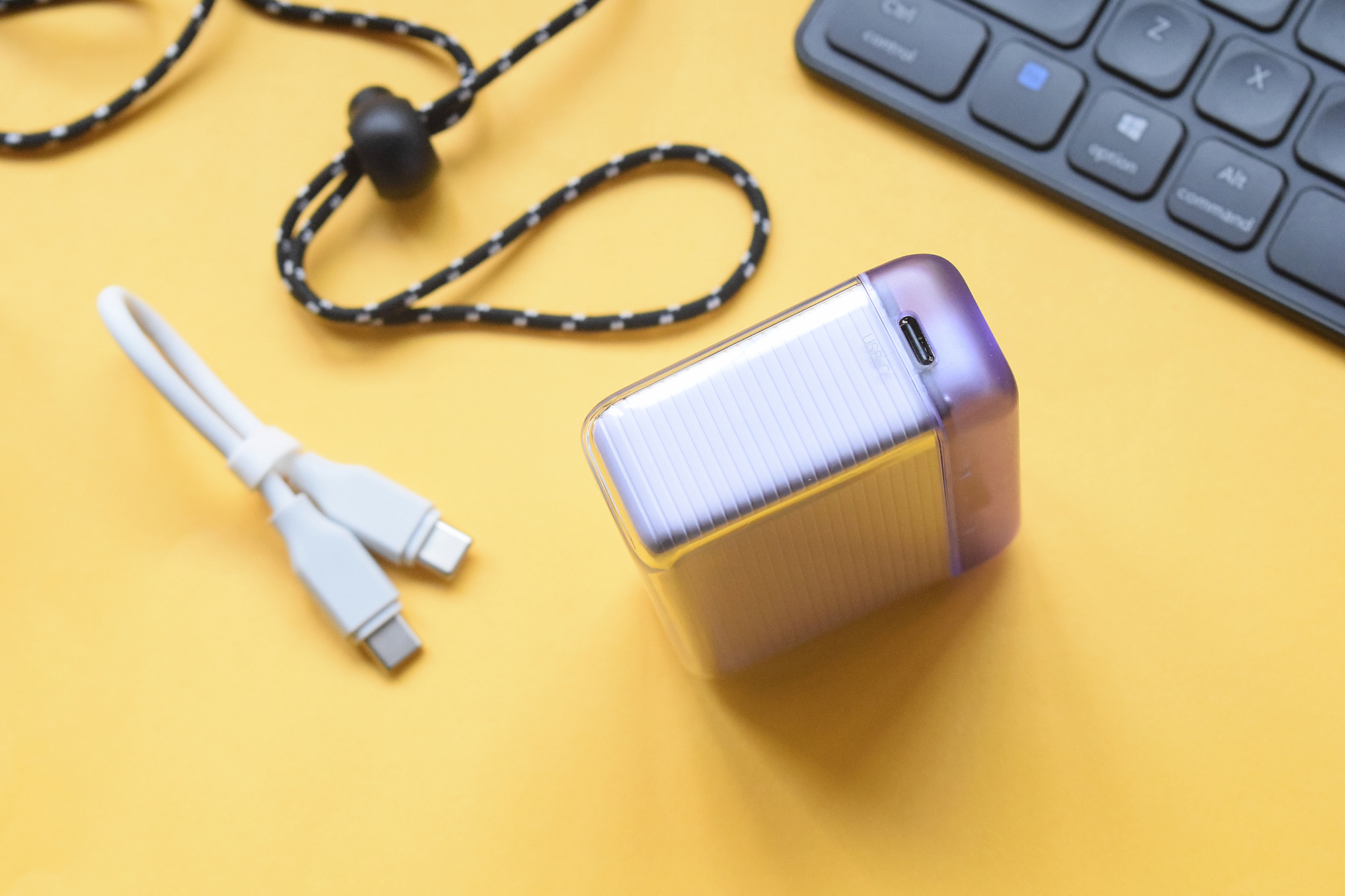 闪极超级移动电源沉浸式开箱,整夜闪极超级移动电源测评