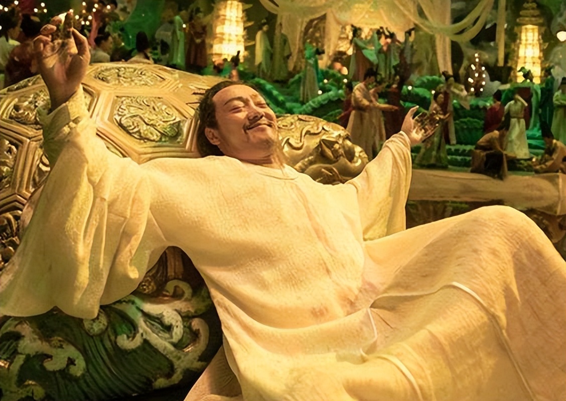 给2022年“进步最大的十位男演员”排个名：靳东第十，王骁第二