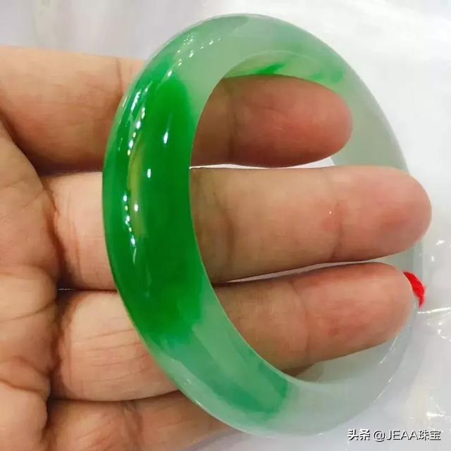 祖传手镯摔坏了怎么索赔,30万手镯摔断怎么处理的