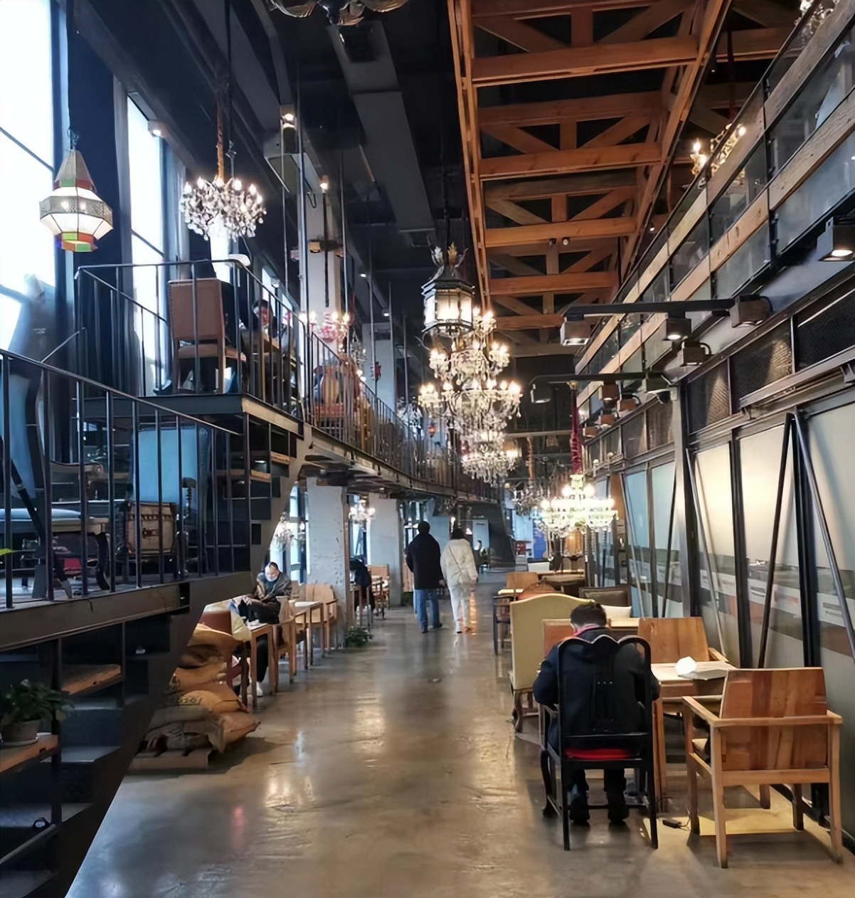 北滨路红店走下神坛！全球最大的漫咖啡体验店关了