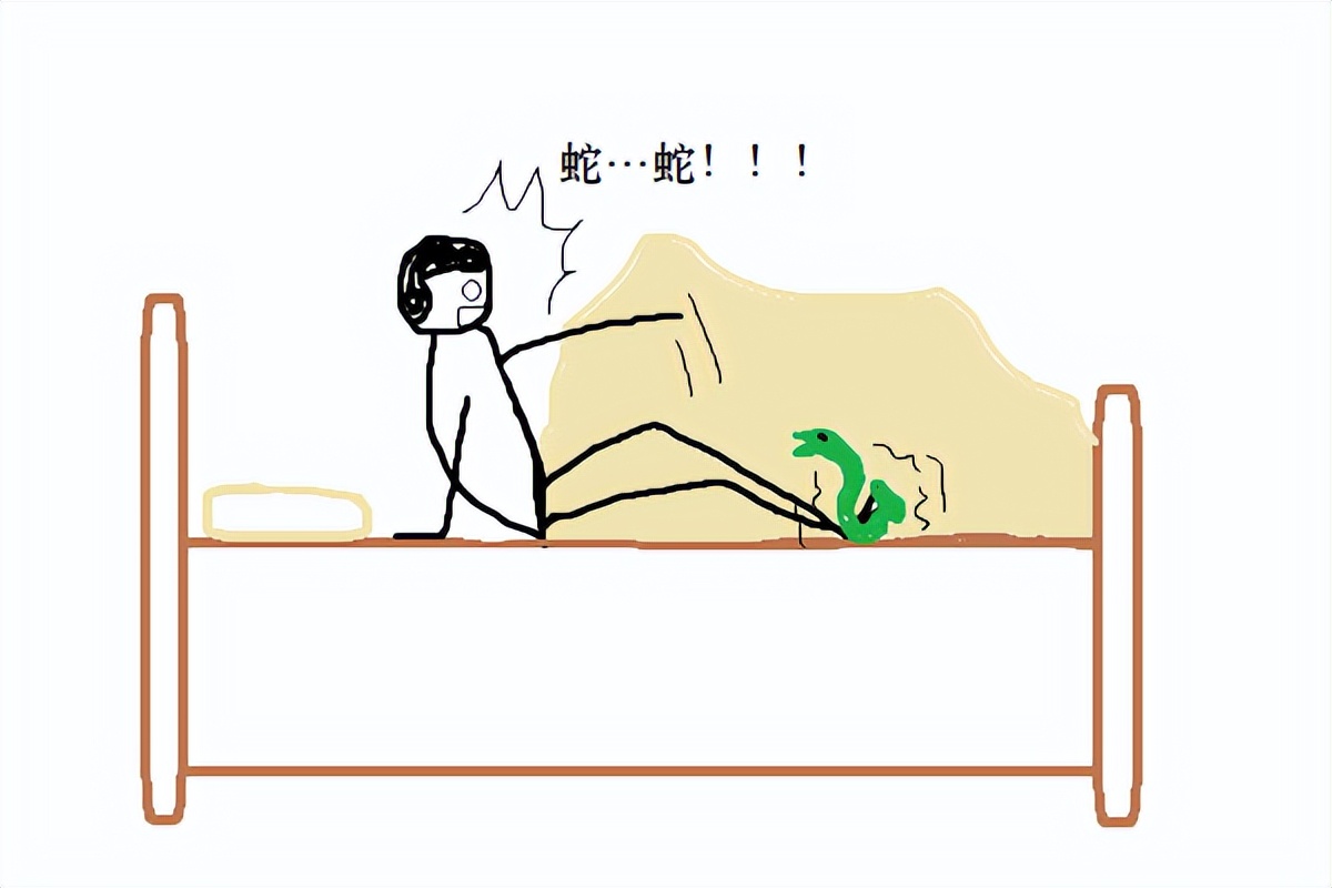 男子睡觉被蛇缠脚,男子被蛇缠腿3米
