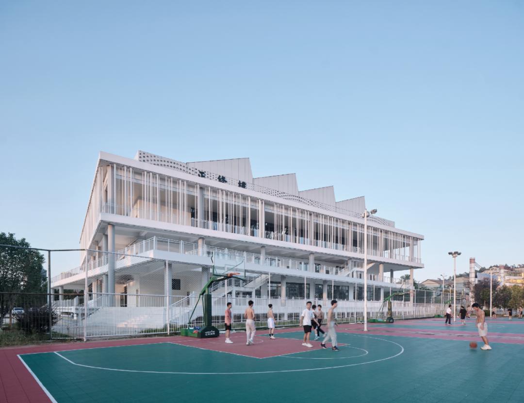 以靠建筑|交叠与转换:宜黄一中综合楼