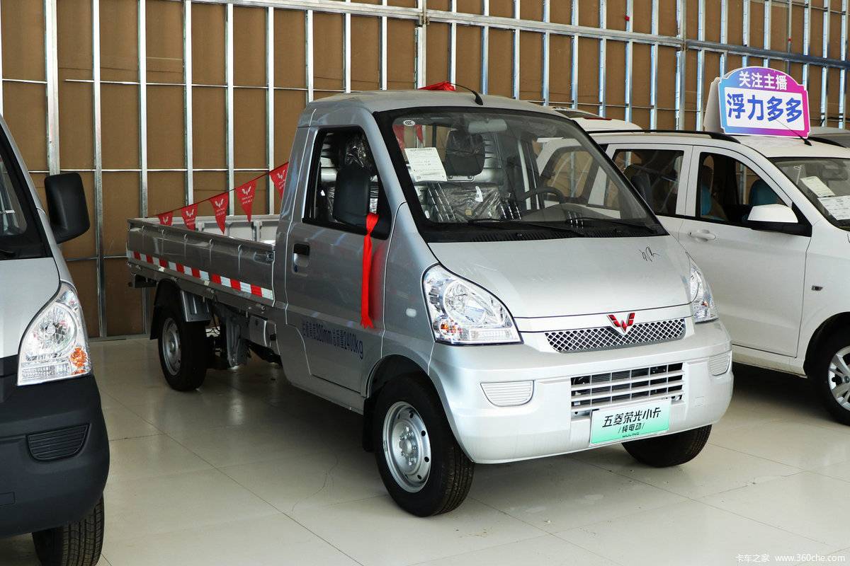 2020年五菱荣光小卡1.5能值多少钱,五菱荣光新小卡2手价格3万
