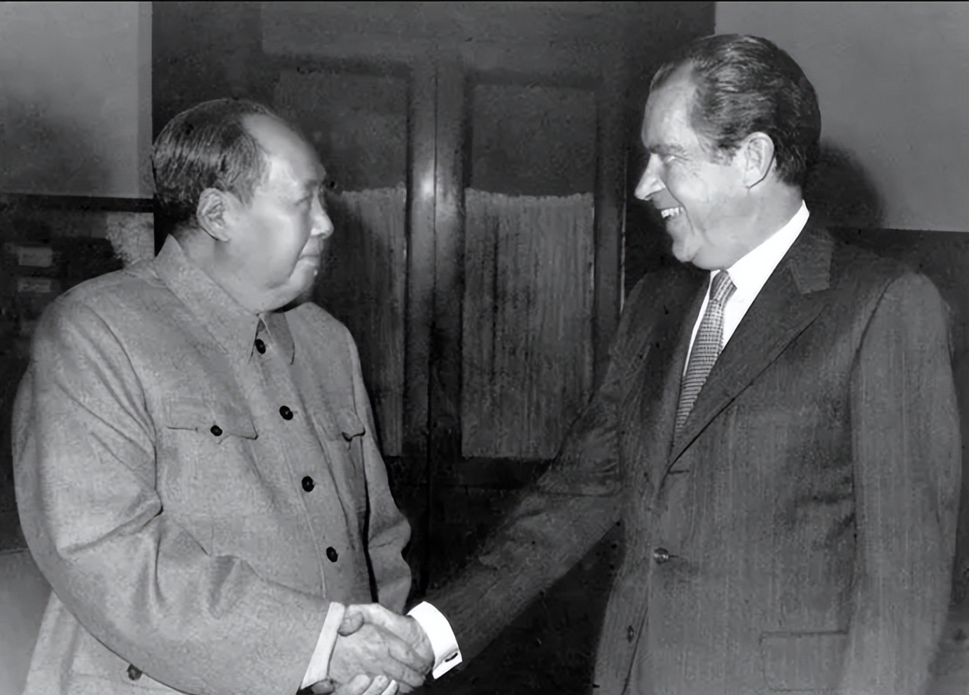 77年万斯访华，替美国抛出三个无理要求，邓公忍无可忍回怼10个字