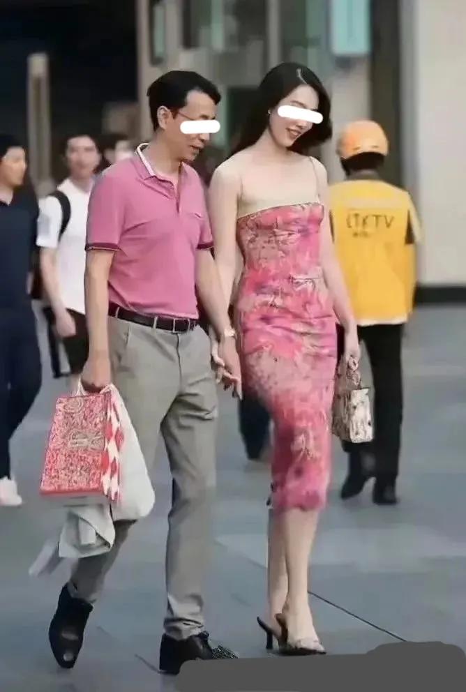 牵手门事件董小姐简介,成都牵手门董小姐