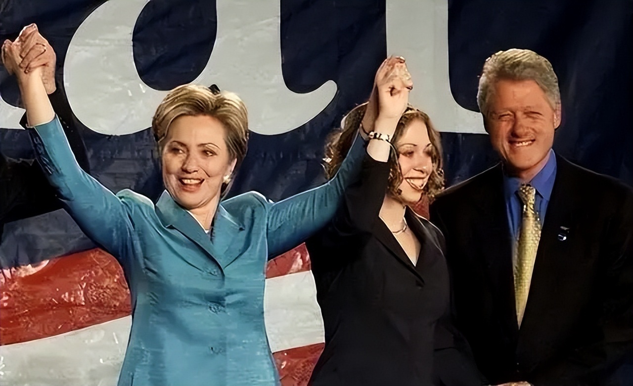 希拉里竞选丑闻,希拉里是怎样面对克林顿的出轨的