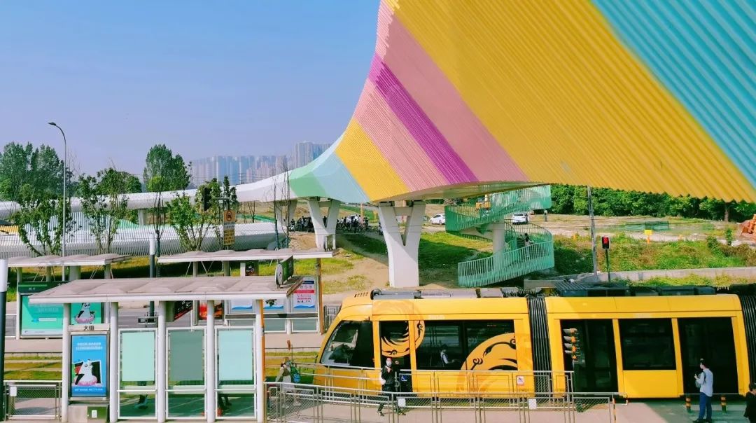 地铁广告争议,地铁广告反映了什么