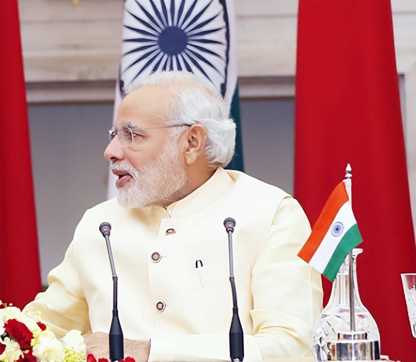 印度两辆列车相撞致15死,印度基建为何易出事故