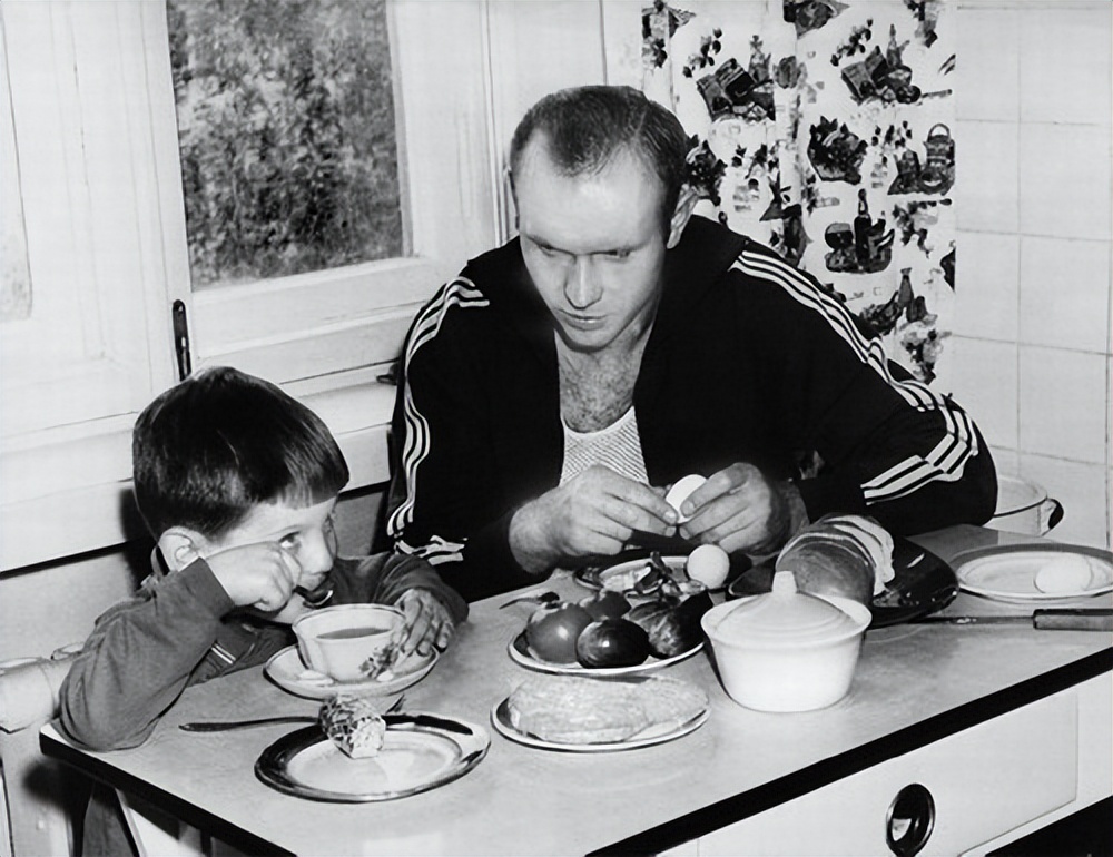 苏联足球历史最佳球员,苏联足球历史最佳球星