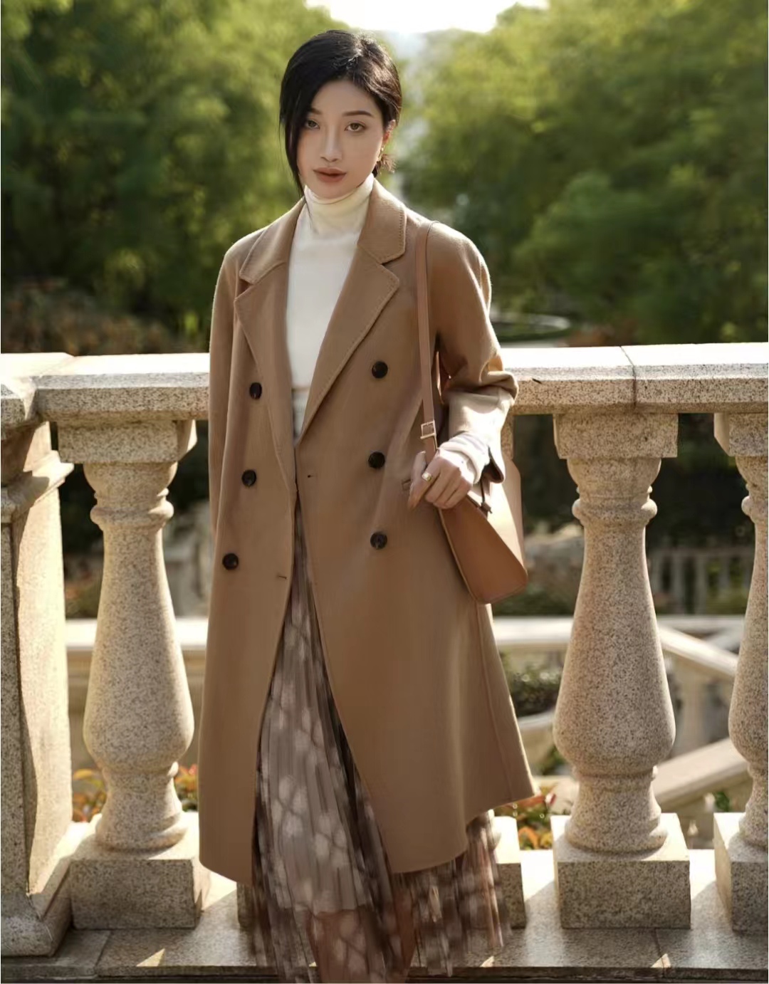 驼色大衣打底配什么颜色显高级,怎样选驼色大衣高级