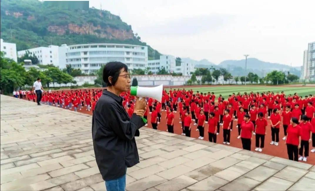 女校长张桂梅孩子都考清华北大吗,女高校长张桂梅连续12年送考
