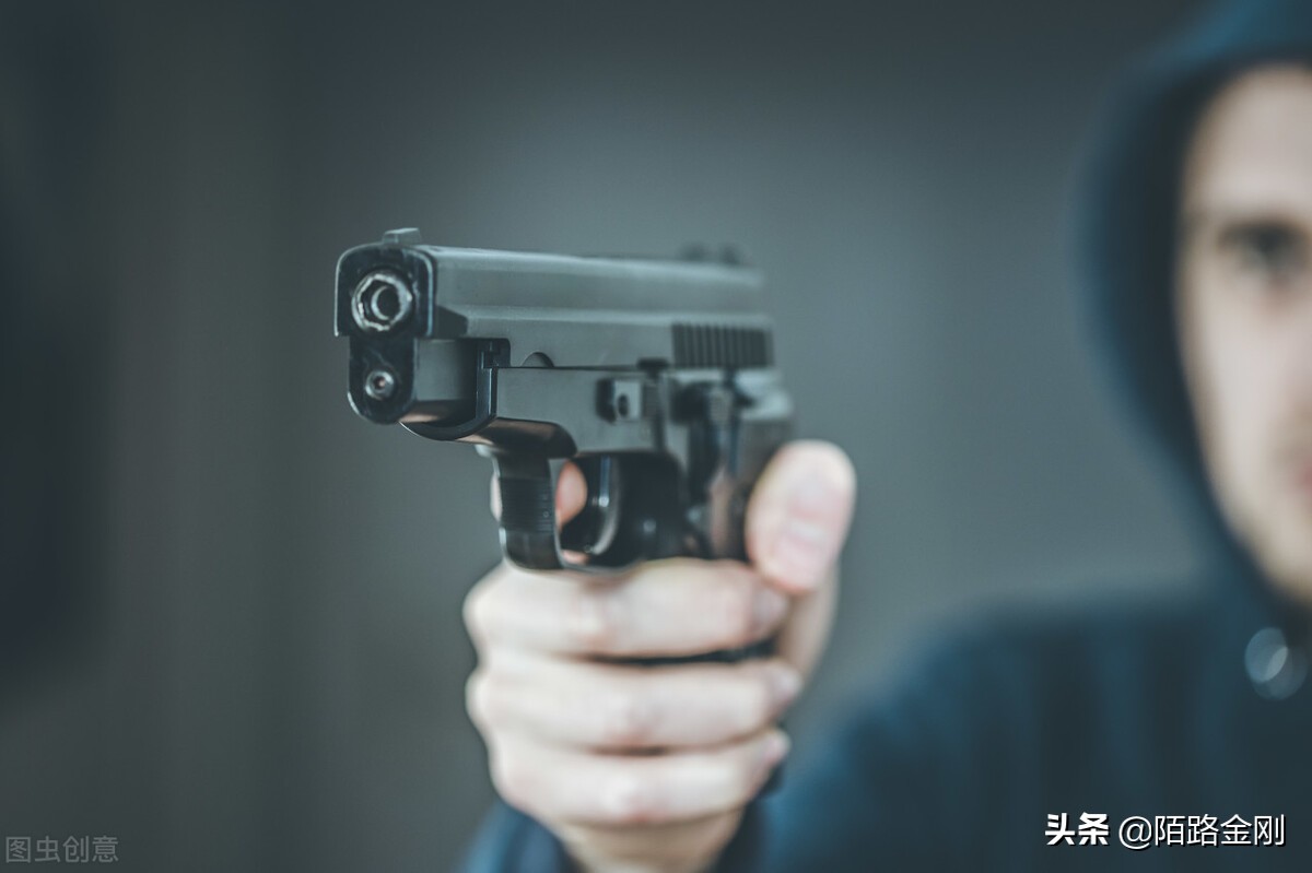 万光旭白宝山谁更厉害,悍匪万光旭与白宝山