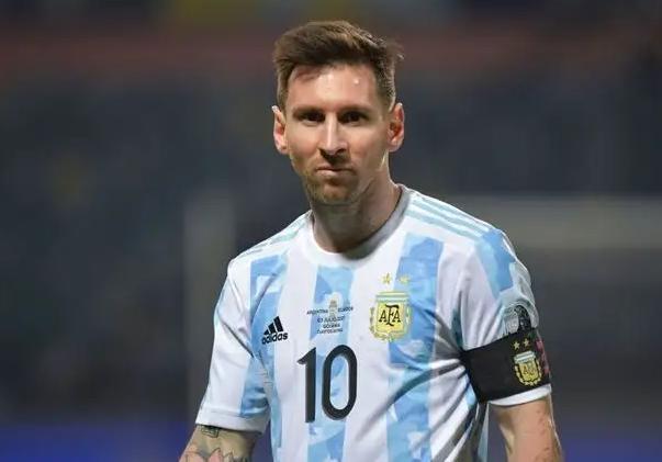 阿根廷国家队训练照梅西霸气,众星捧月阿根廷