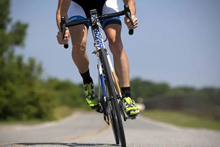 骑车大腿内侧抽筋最快恢复方法,骑车抽筋怎么拉伸