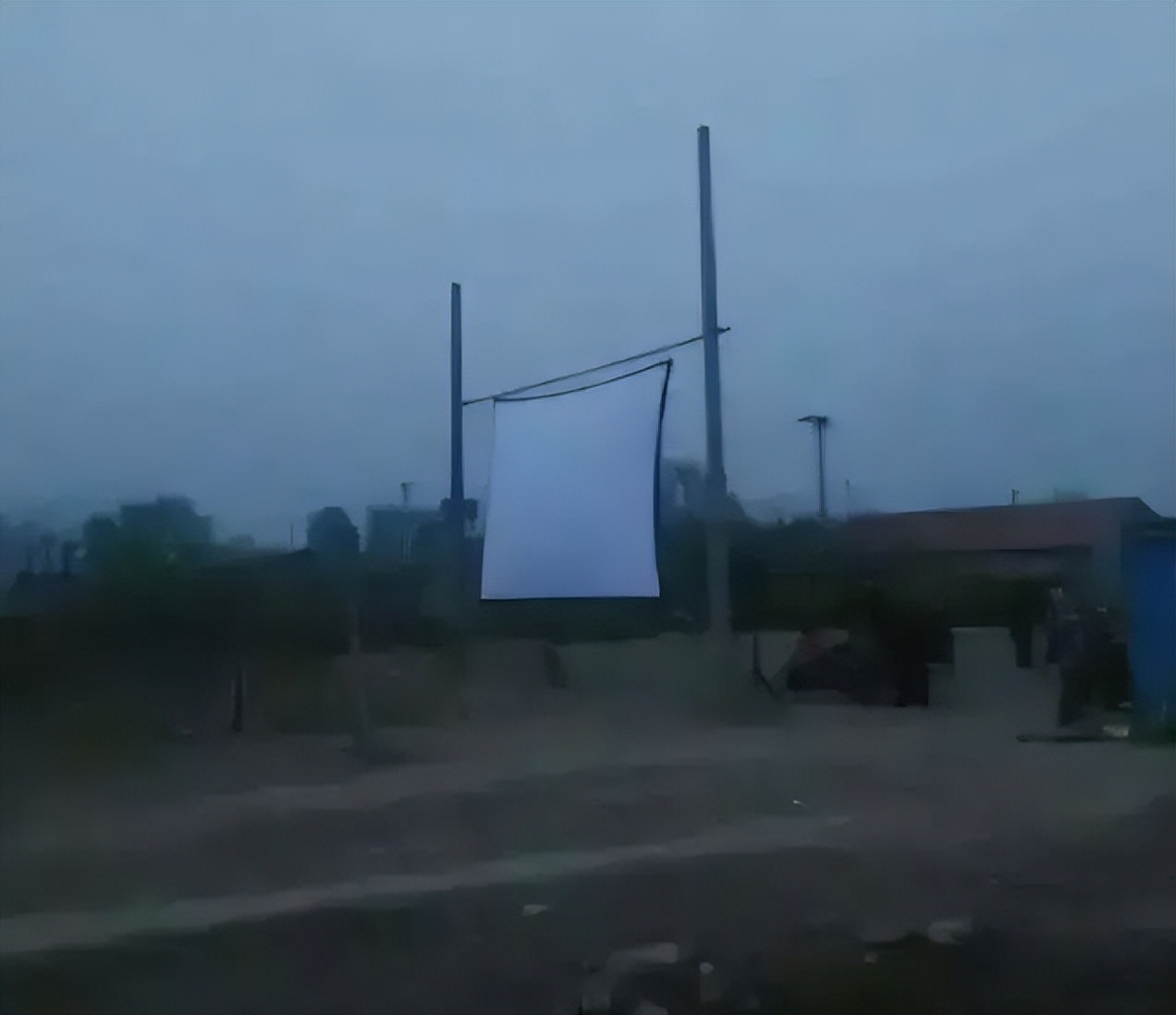 80年代农村看露天电影的震撼场面,70年代广东农村放映电影老照片