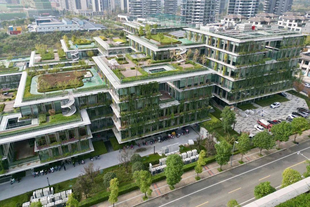 *共中**中央、国务院印发《扩大内需战略规划纲要（2022－2035年）》