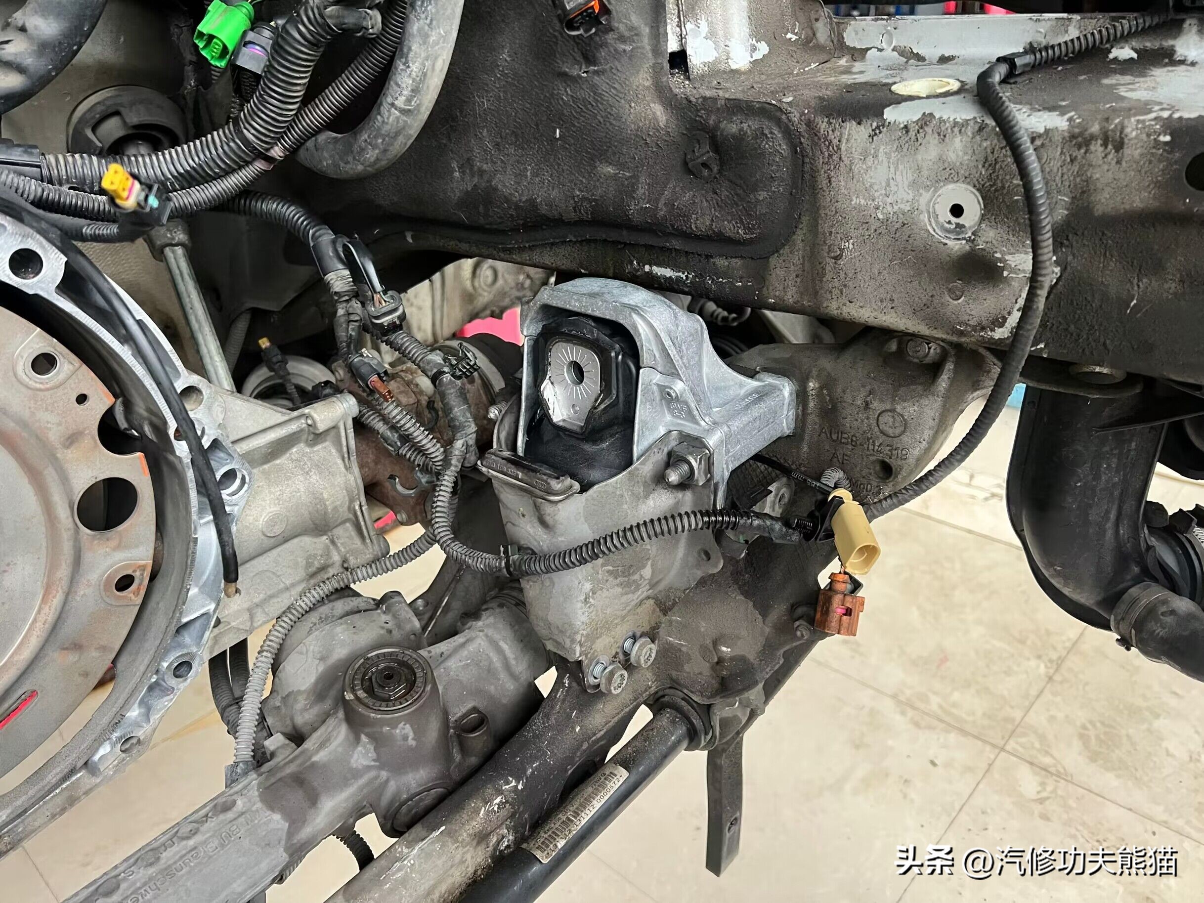 奥迪A4L烧机油！*草烟**公司是让你们烧*草烟**烧钱，我们让你不烧机油