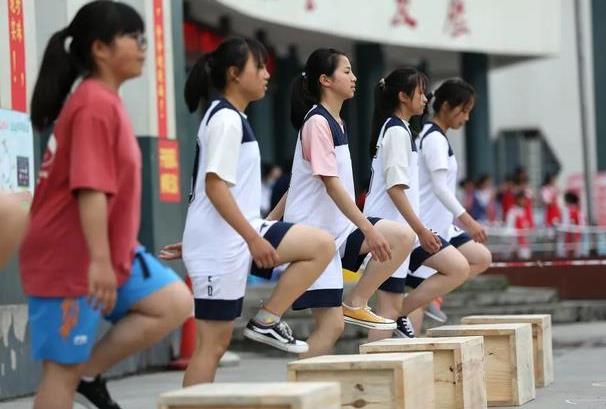 中学生跑步考试技巧,体育老师跑步的正确方法