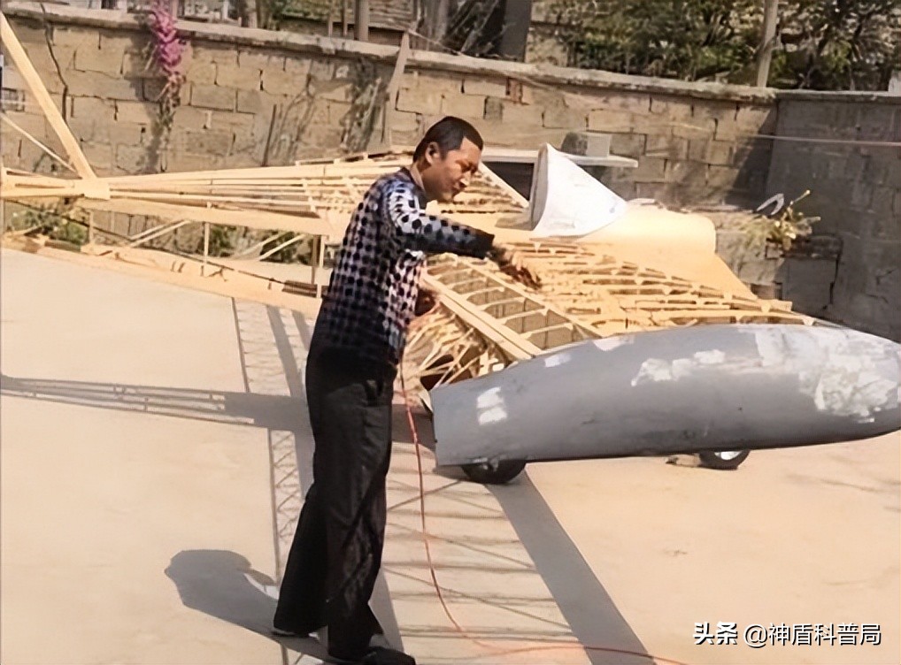 大叔花80万造飞行器,80后大叔打工20年
