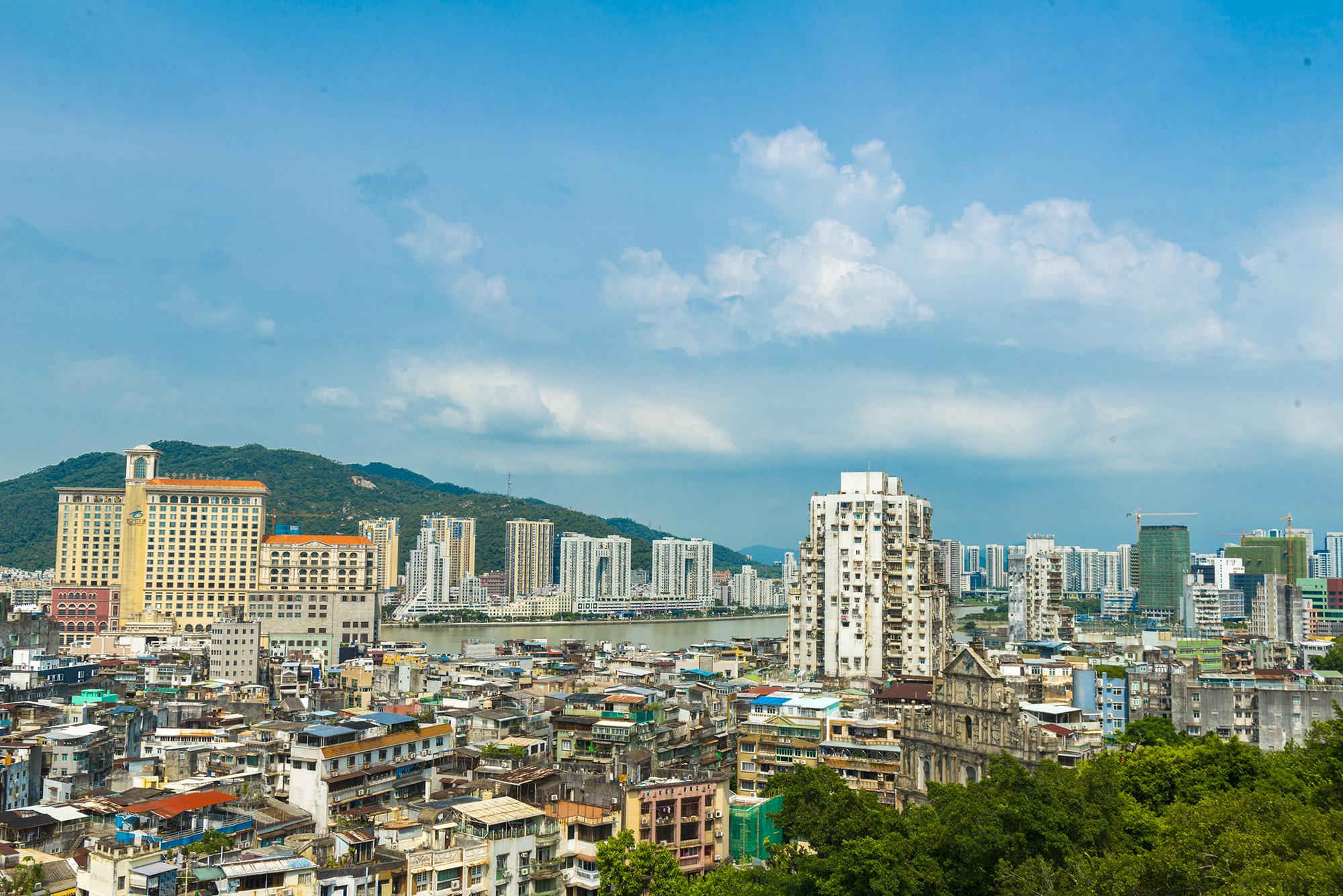 香港为何服务态度不好？说说“店大欺客”与内地的“客大欺店”！