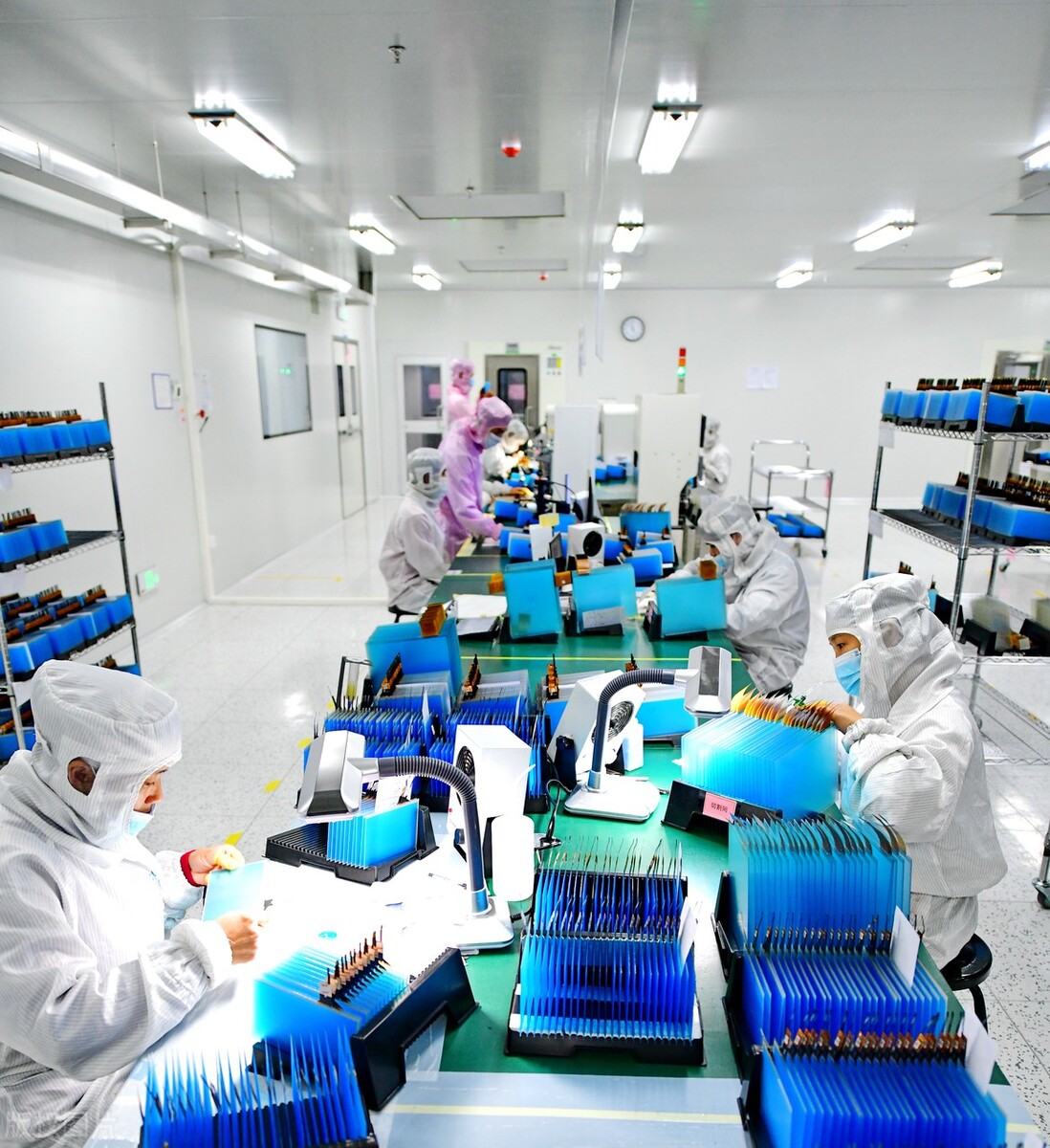 最近荷兰卖给中国光刻机了吗,荷兰对中国光刻机进展最新表态