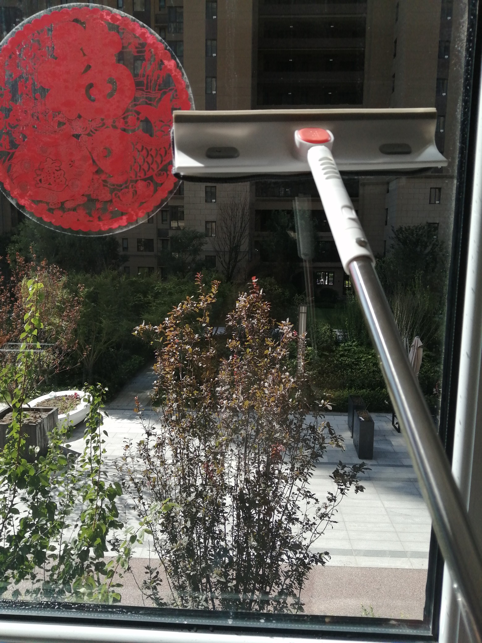 玻璃擦怎么擦玻璃才不会掉,学习擦玻璃正确方式