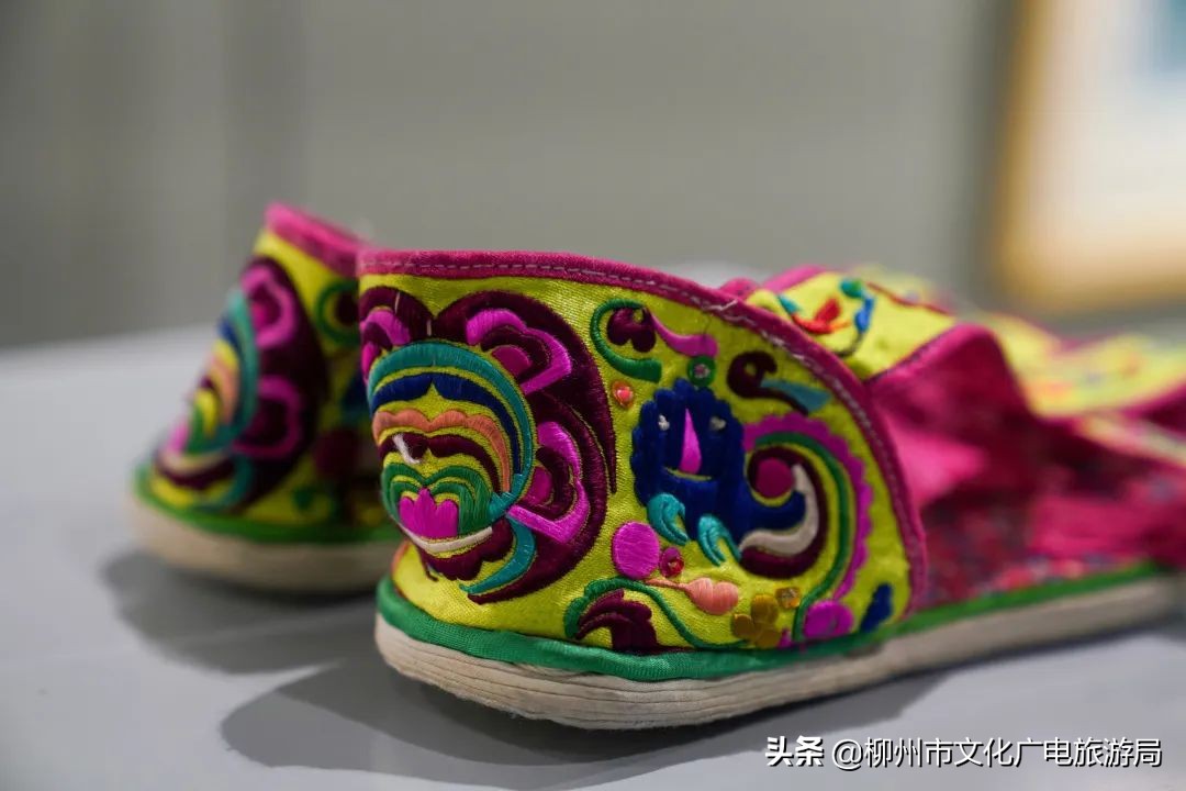 多彩童年的衣服真好看,儿童少数民族服饰