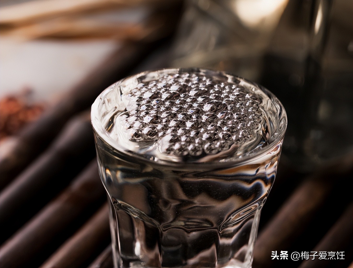 怎么从酒瓶上面区别纯粮酒真假,从酒瓶上怎样看是纯粮食酒