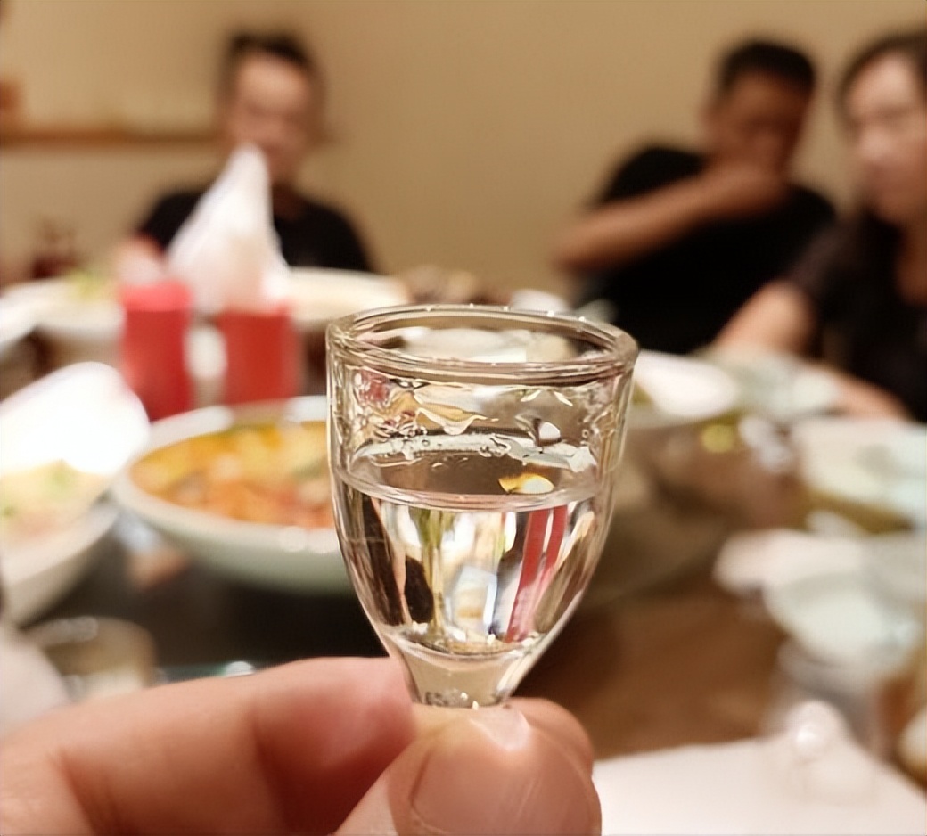 避开酒局的时候喝点醒酒护肝饮品,酒局吃什么立马醒酒