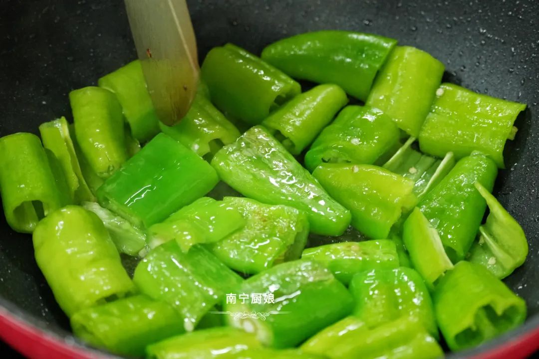 大青椒肉丝怎么炒才好吃又简单,青椒肉丝怎么炒好吃又简单家常