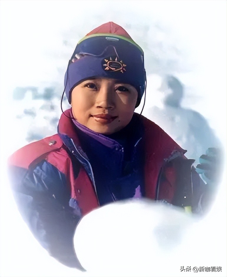 歌手李娜出家后还俗了吗,歌手李娜当年为什么出家