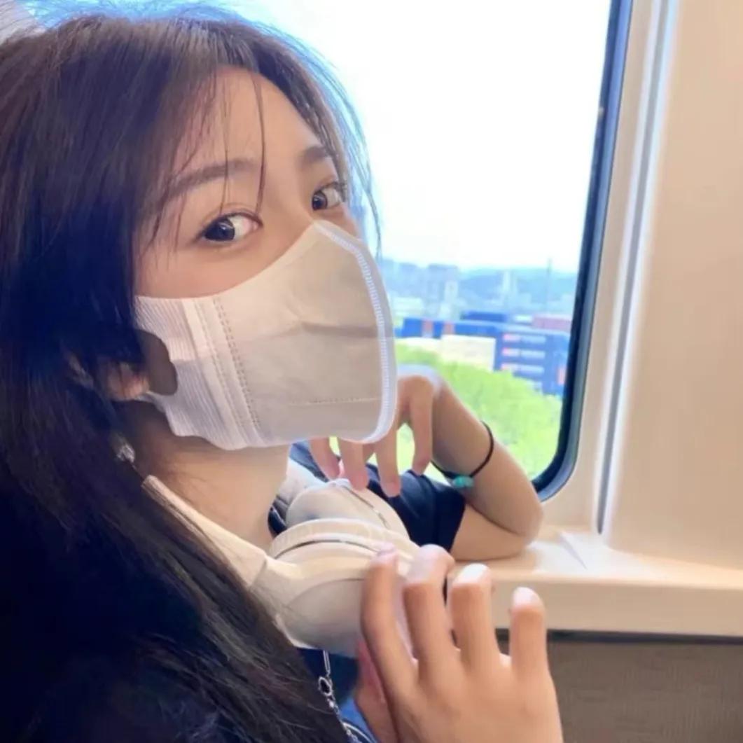 女头高级感真人戴口罩,口罩鲜花女头