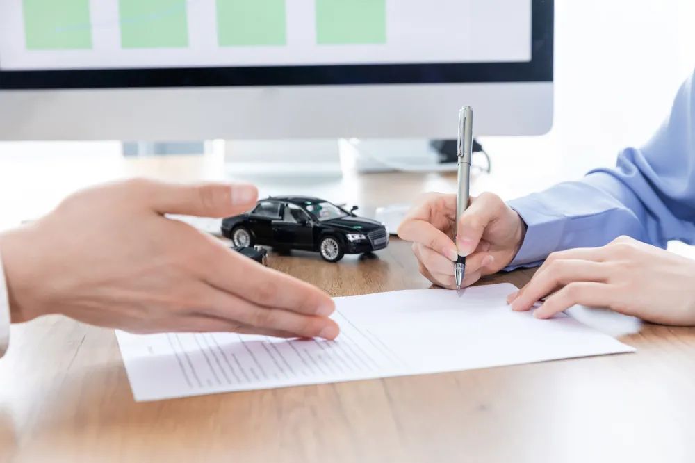 神州租车如果刮到车了怎么赔偿,租车撞了怎么赔偿租车公司折旧费