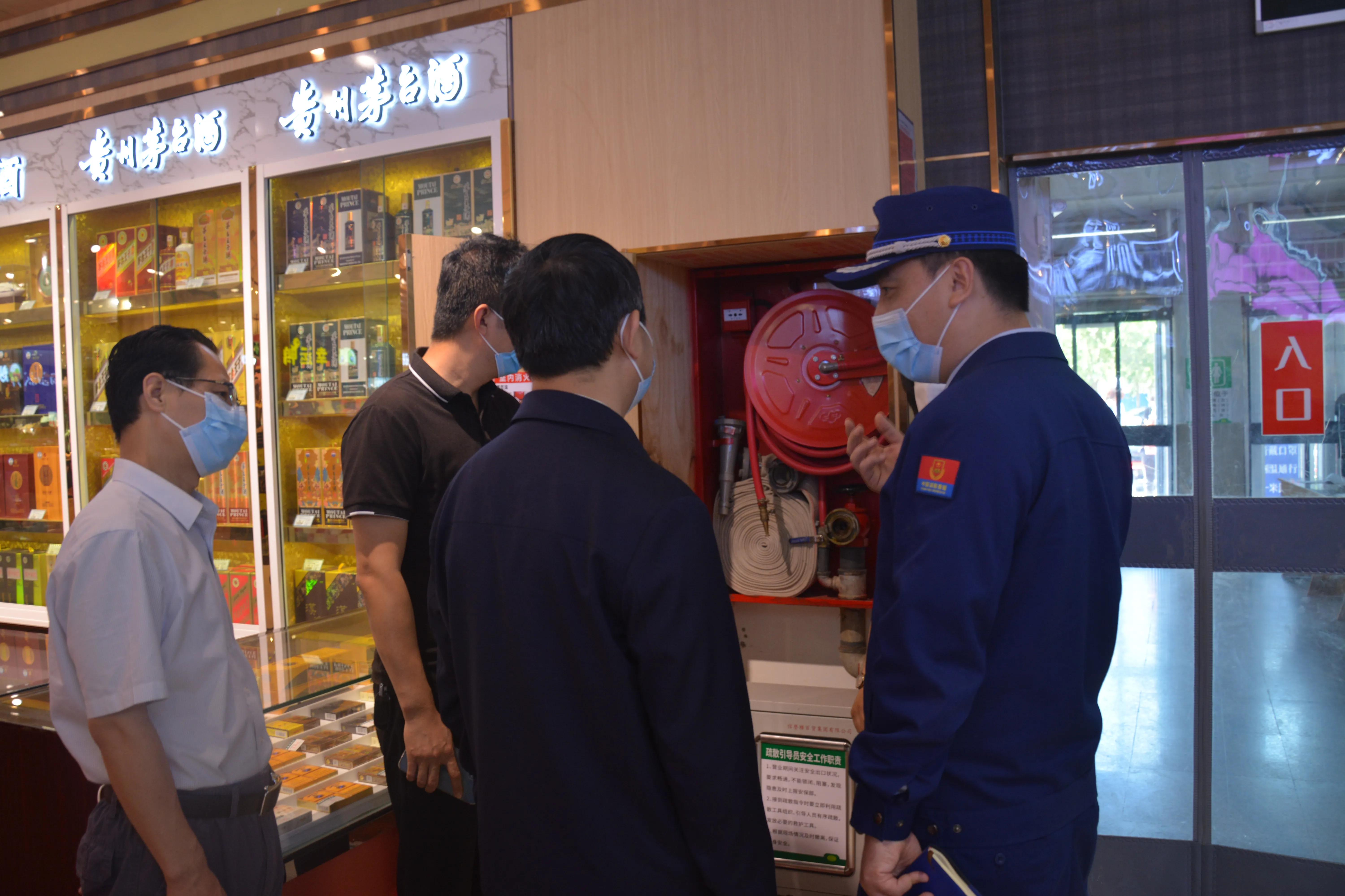 东光县宋吉利怎么样,东光县长宋吉利慰问革命老战士