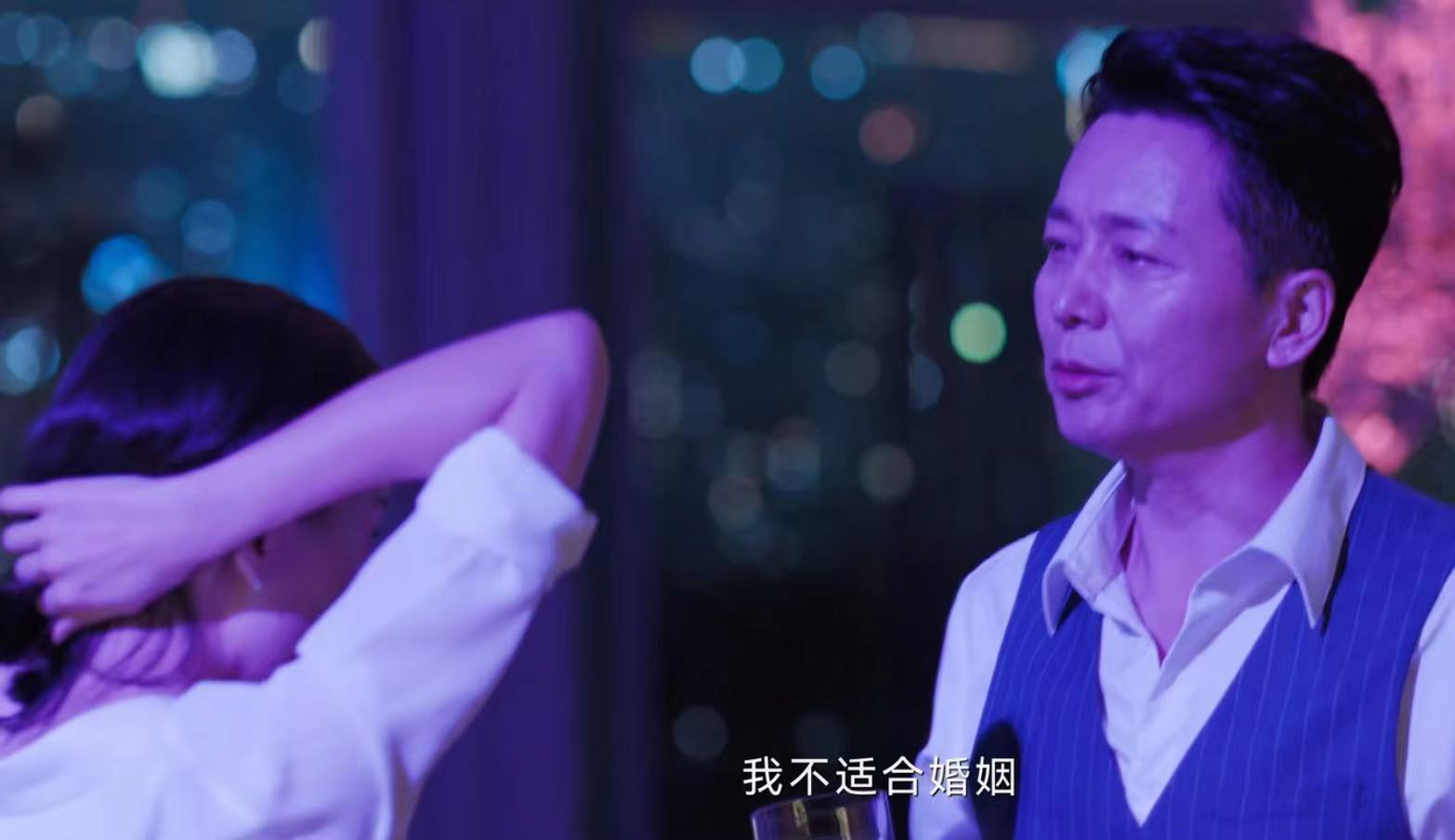 43岁董洁演“*妇情**”，教科书式撩汉，不靠颜值靠懂事