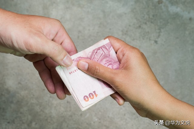 母亲去世后留下的钱可以要吗,父母去世留下了钱儿女都要平分吗