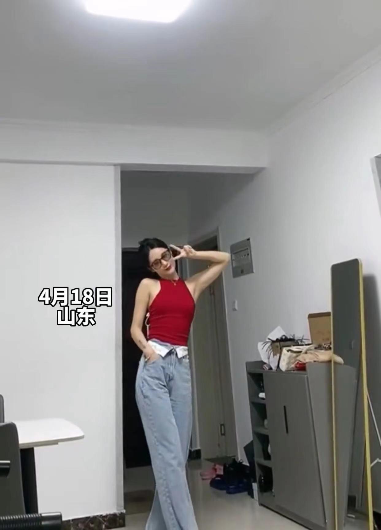 女儿刚买的露背装,女儿买的露背装妈妈看后急疯了