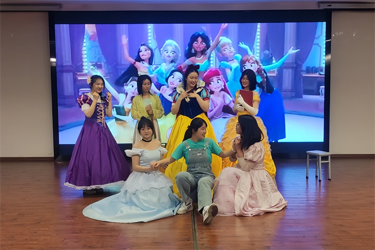 独“剧”匠心，“英”为有你——成都金牛区实外高中英语话剧大赛圆满落幕