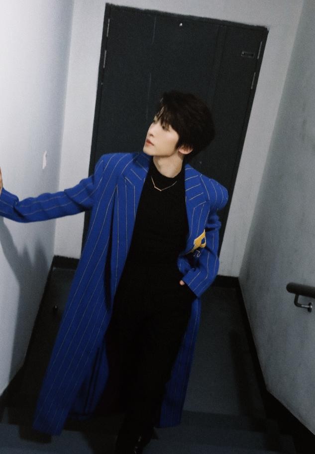 璧垫枃鍗撹韩绌胯繍鍔ㄨ韬墜鐭仴,璧垫枃鍗撶┛瑗胯鍑哄満