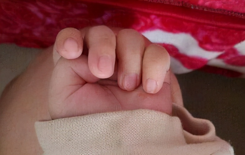 孩子总耍小脾气怎么办,小孩子脾气大爱发脾气怎么教育